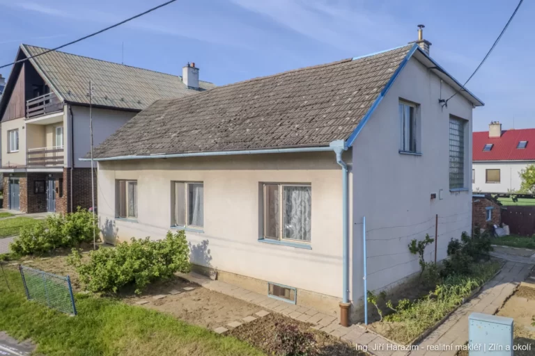 Rodinny dum Tecovice 1